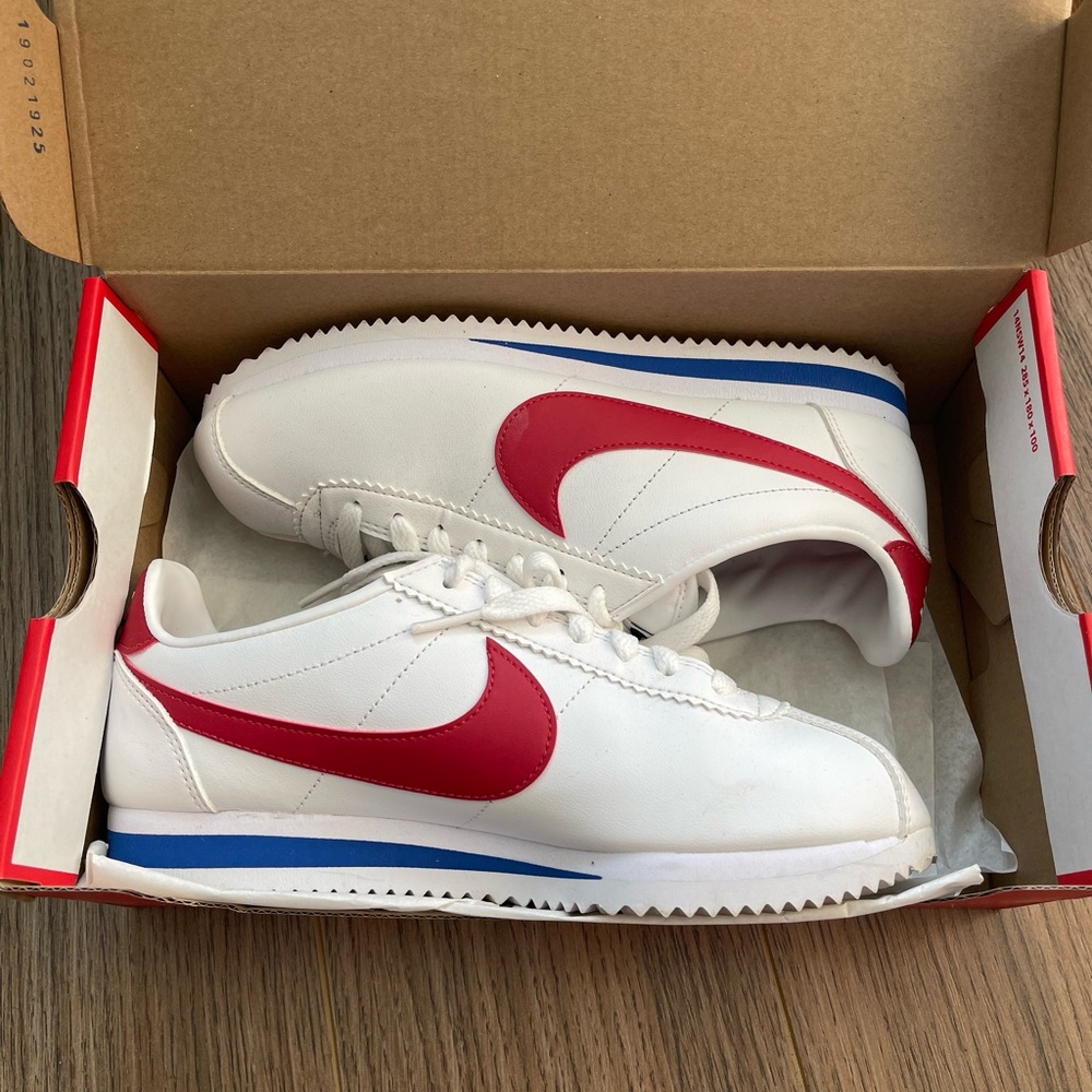 Barely used NIKE classic Cortez SIZE US 7